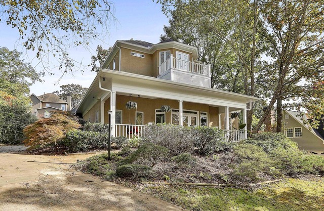 3 Bedroom 2 Bath Cozy & Private Home in Beautiful Peachtree City