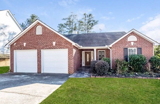 3 bedroom 2 bathroom home close to downtown & the airport!