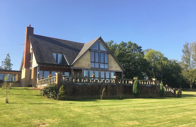 3 bedroom accommodation in Hope-under-Dinmore