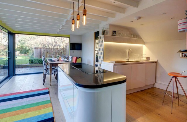 3 bedroom accommodation in Near Burford