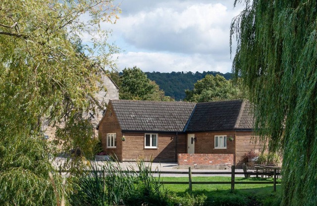 3 bedroom accommodation in Near Stroud