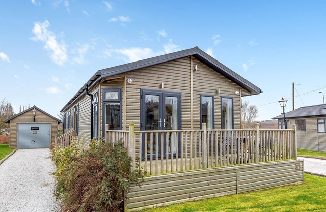3 bedroom accommodation in Overseal, Nr Ashby-de-la-Zouch