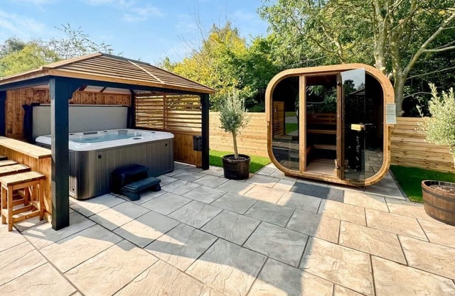 3 bedroom accommodation in Raywell, Beverley