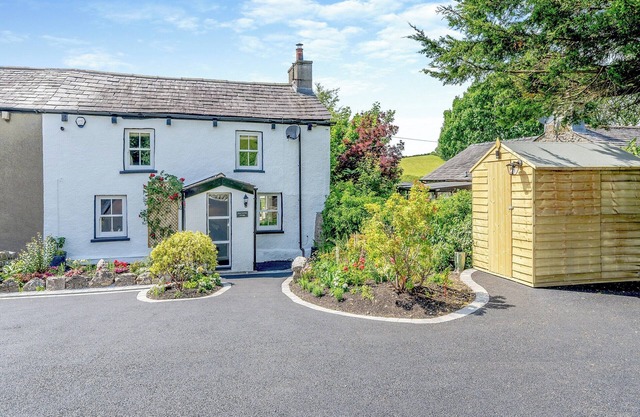 3 bedroom accommodation in Ackenthwaite, near Arnside