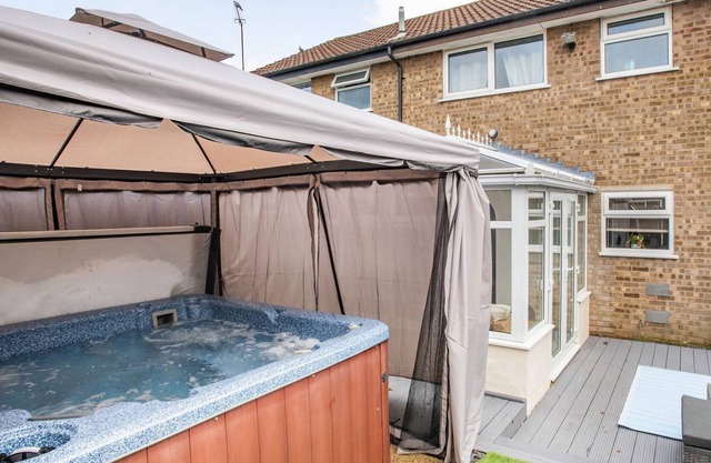 3 bedroom accommodation in Brundall