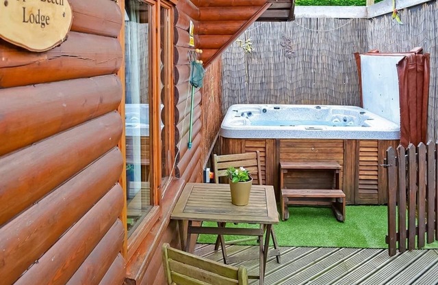 3 bedroom accommodation in Bron-y-Garth, Oswestry
