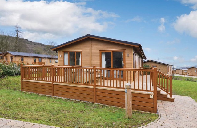 3 bedroom accommodation in Cheddar