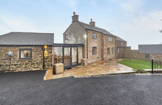 3 bedroom accommodation in Hollinsclough, near Buxton