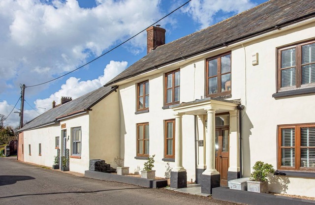 3 bedroom accommodation in Willand
