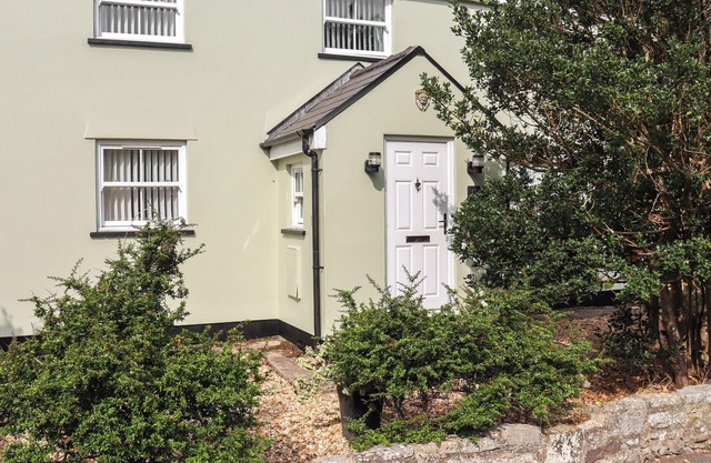 3 bedroom accommodation in Angle