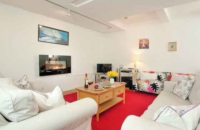 3 bedroom accommodation in Huxham, near Exeter