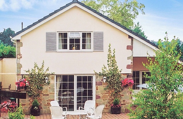 3 bedroom accommodation in Oldcroft, Lydney