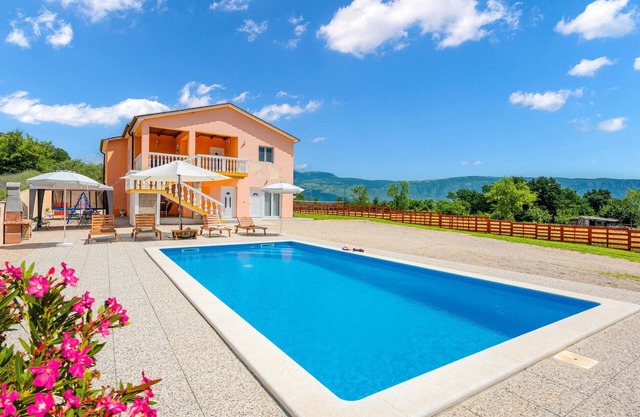 3 bedroom amazing home in Podpican