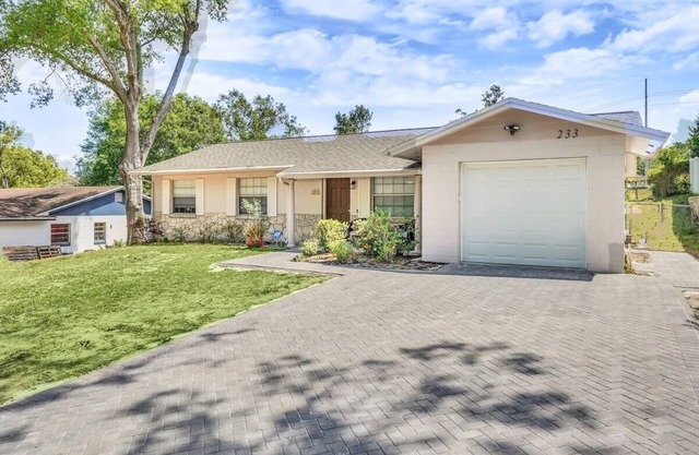 3-bedroom Biker's bungalow in brilliant Clermont Close to Downtown