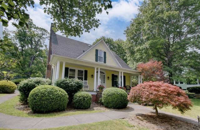 3 Bedroom Cottage in the Heart of Hot Springs