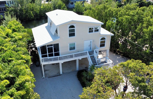 3-bedroom cozy pool home in exclusive Venetian Shores, Islamorada .
