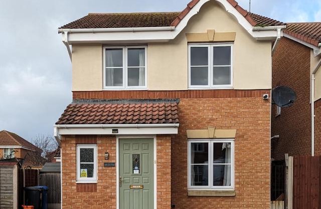 3 bedroom detached by the sea
