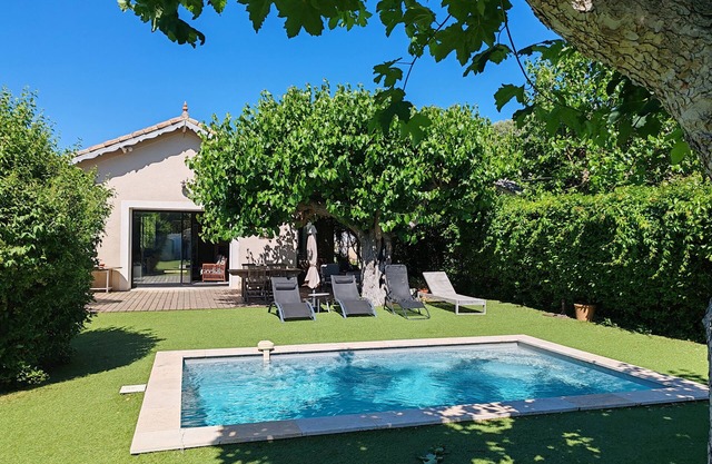 3 bedroom house with pool 10min from Cassis