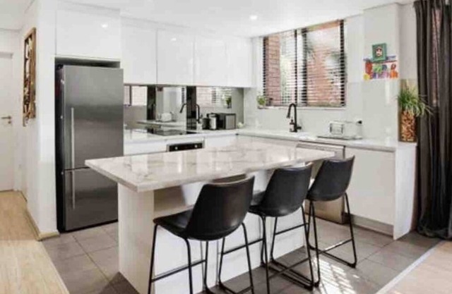 3 Bedroom Garden Apartment in Elizabeth Bay with Parking!