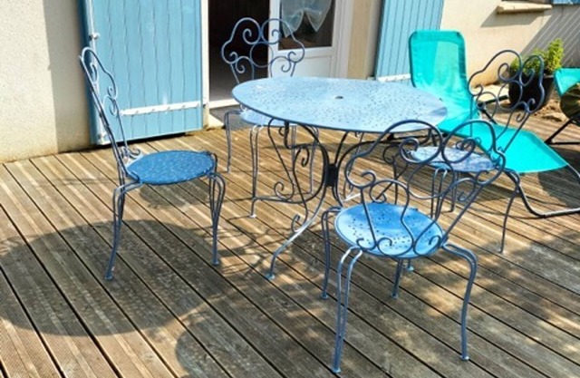 3-bedroom house near the beach with private garden and parking