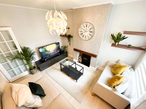 *3 bedroom Home away from Home with BBQ grill*