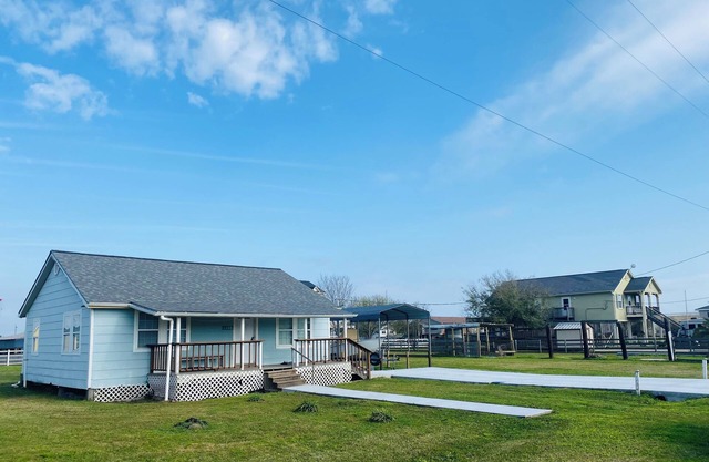 3-bedroom house. Close to Ferry.Near Galveston.Short Drive to Beach