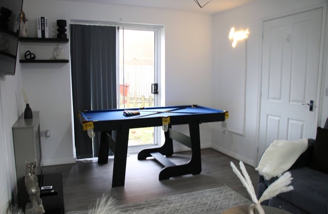 3 Bedroom House Close to City Centre/Free Parking