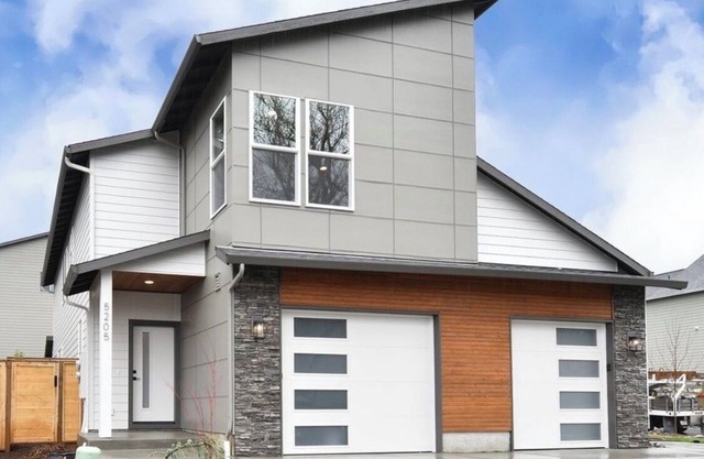 3-bedroom house in brilliant Vancouver with WiFi, AC. Enjoyable stay guaranteed