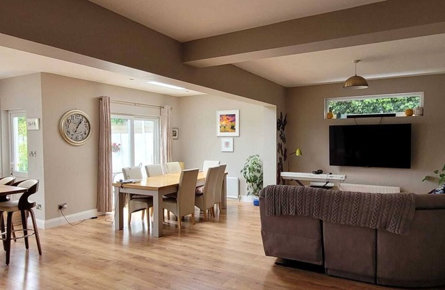 3-bedroom house in Castleknock close to shops, restaurants and transport