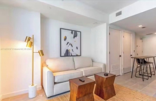 3-bedroom house in cool Euclid with AC, WiFi. Enjoy a relaxing stay