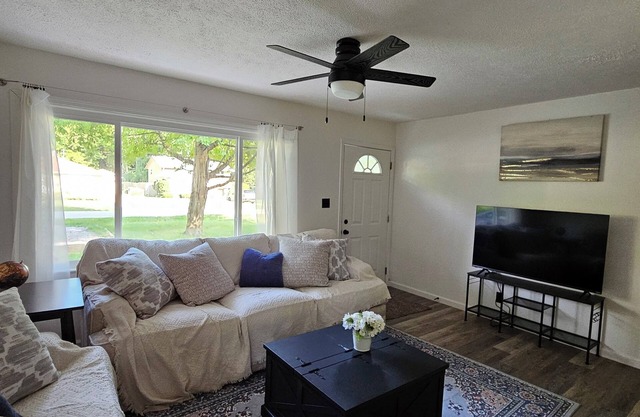 3-bedroom house in gorgeous Mentor with AC