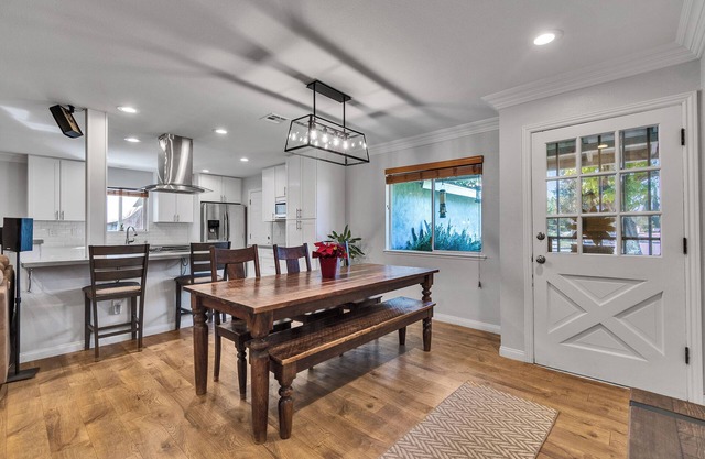 3-bedroom house in lovely Redlands with AC, WiFi. Enjoyable getaway awaits
