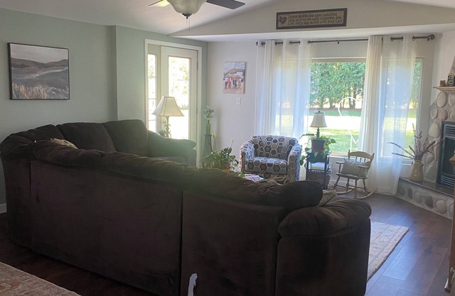 3-bedroom house in pleasant Mosinee with WiFi, AC. Relax and unwind