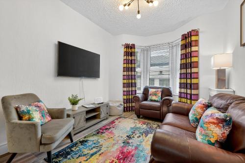 3 Bedroom House, Lisburn, 16 minutes to Belfast, Parking