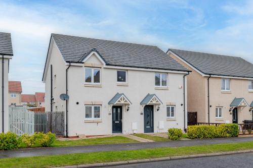 3 Bedroom House-Private Parking