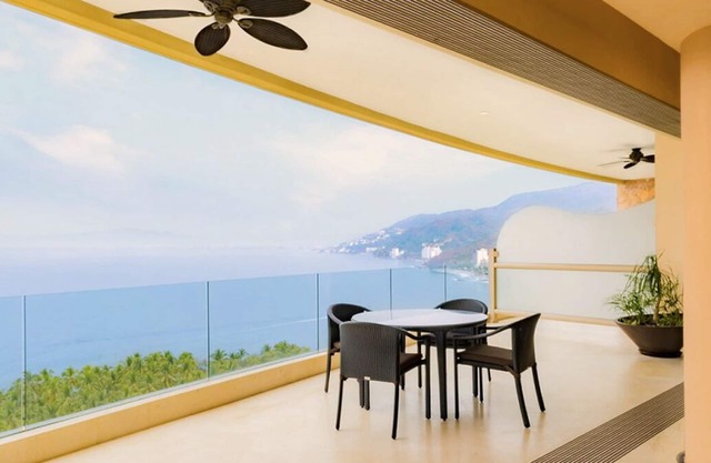 3 Bedroom Mountain Residence with Panoramic Ocean Views
