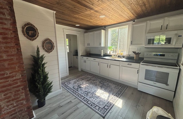 3-bedroom newly remodeled, cozy house in Holcombe, WI