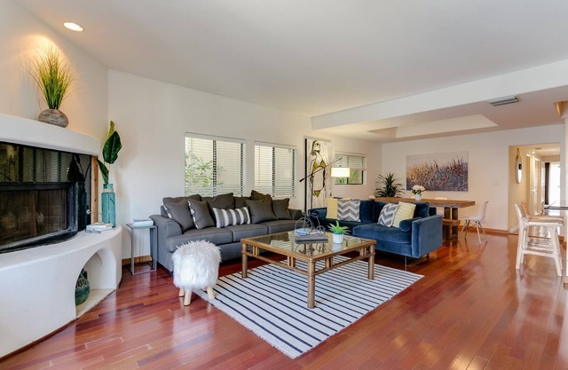 3 Bedroom(OR 4 BDRM) Spacious Marina Del Rey Beach Getaway! Steps to the Beach