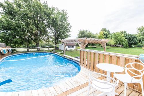 3 bedroom Poolside paradise near Marina