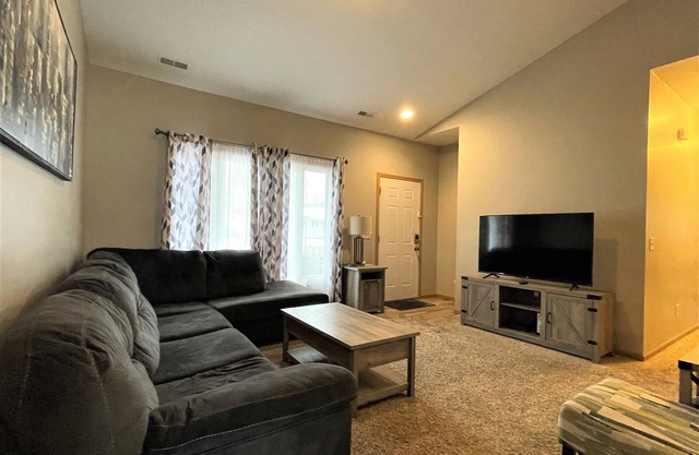 3 bedroom Ranch w/EV Plug. Blocks From ISU
