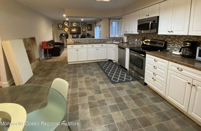 3 Bedroom Single family 341985 by Houzlet