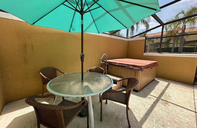 3-bedroom townhome in lovely Kissimmee with AC, WiFi