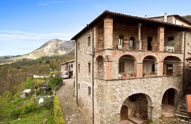 3 bedroom villa (8 sleeps) with private pool in Garfagnana