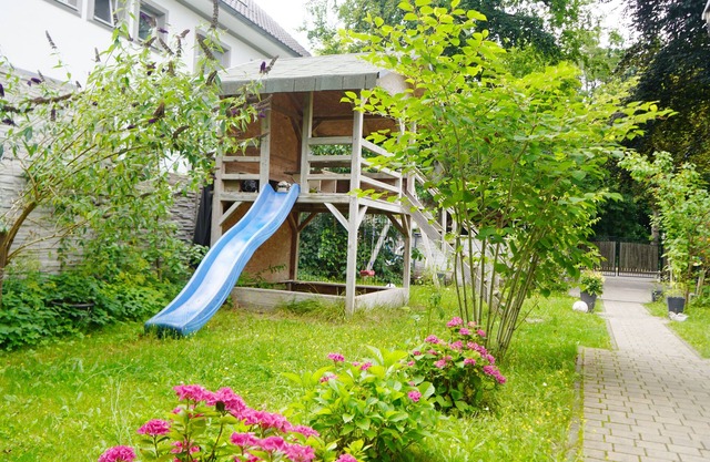 3-bedroom villa in peaceful Teltow with garden playhouse