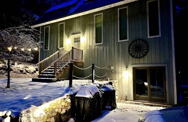 3 bedrooms, close to skiing and lakes.