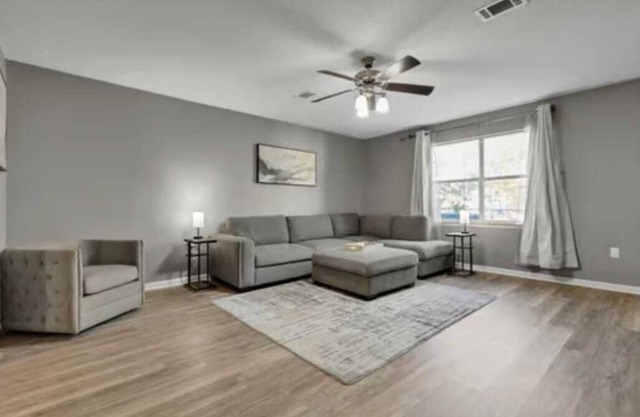 3 BR Beautiful and Spacious Home in Conway