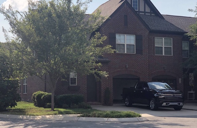 3 BR Beauty in Hendersonville-quiet and relaxing