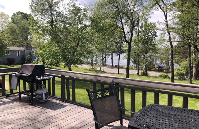 3 BR Lake House with Gorgeous Views
