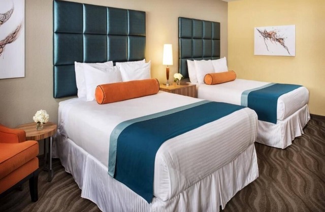 3 Family-Friendly Rooms Near San Diego Harbor, Museums and Petco Park Fun