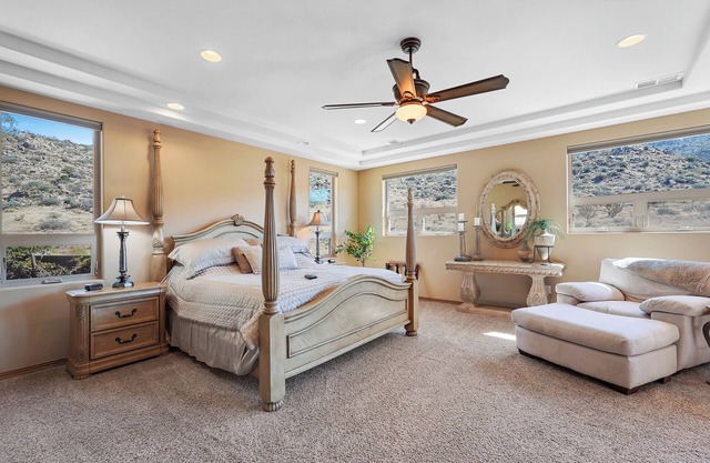 3 King Suites ·Great Views · Backyard Trail Access